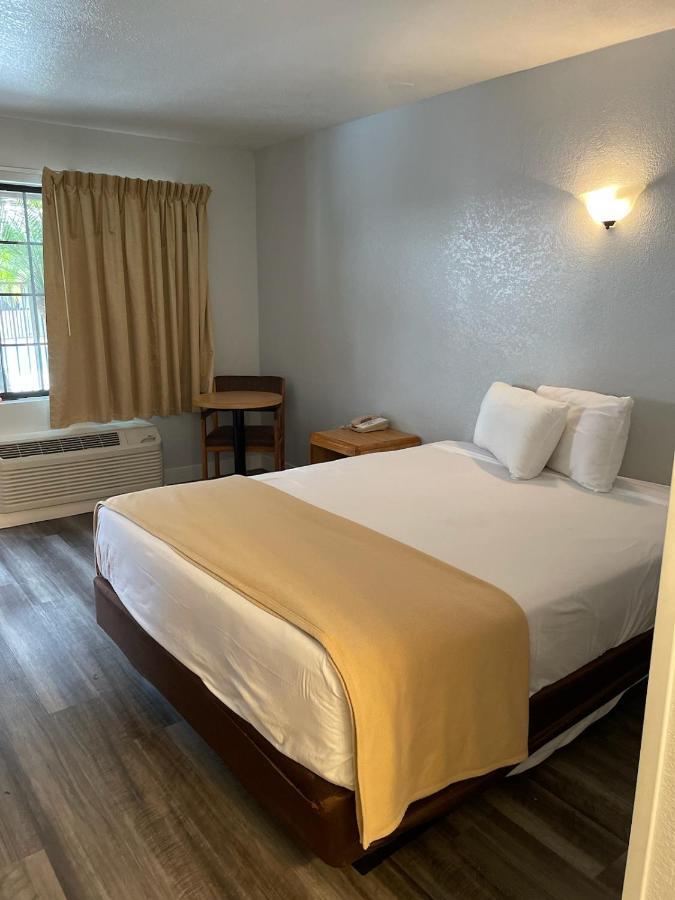 Hotel Premier Inns Thousand Oaks 3*